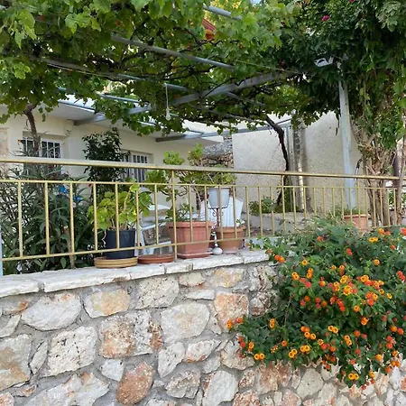 Traditional House With Breathtaking View, Makis Apartment Sivros